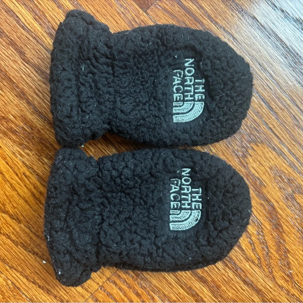 The North Face Baby Bear Suave Oso Black Mittens 0-6 months